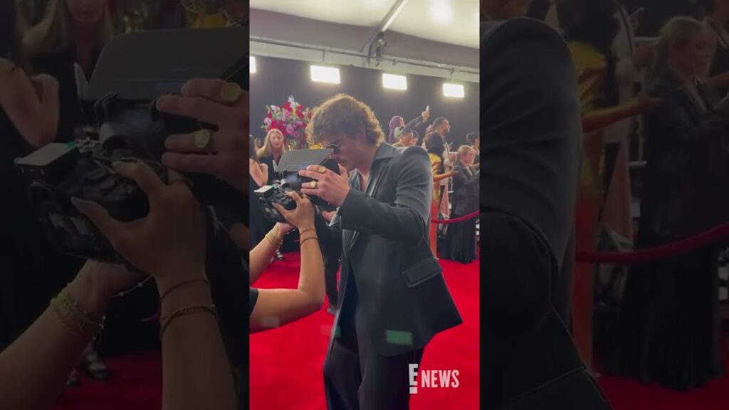 Ahh memories. 😊 We're thankful for this fun moment on the 2025 #Grammys carpet.