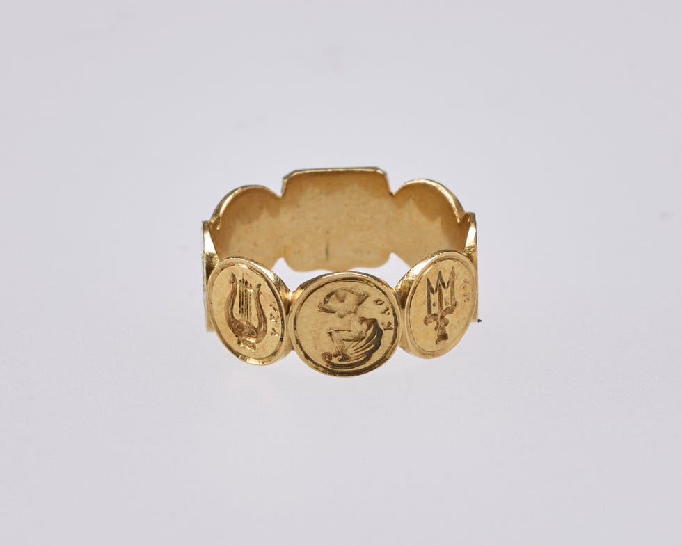 Gold ring featuring engraved motifs.