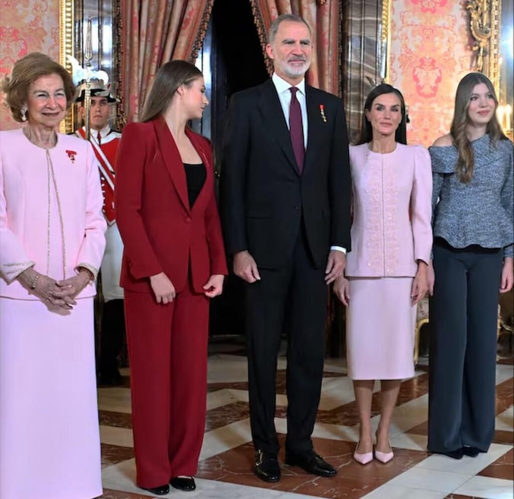 The Spanish Royal family presides over events marking 50 years since the restoration of the Spanish monarchy