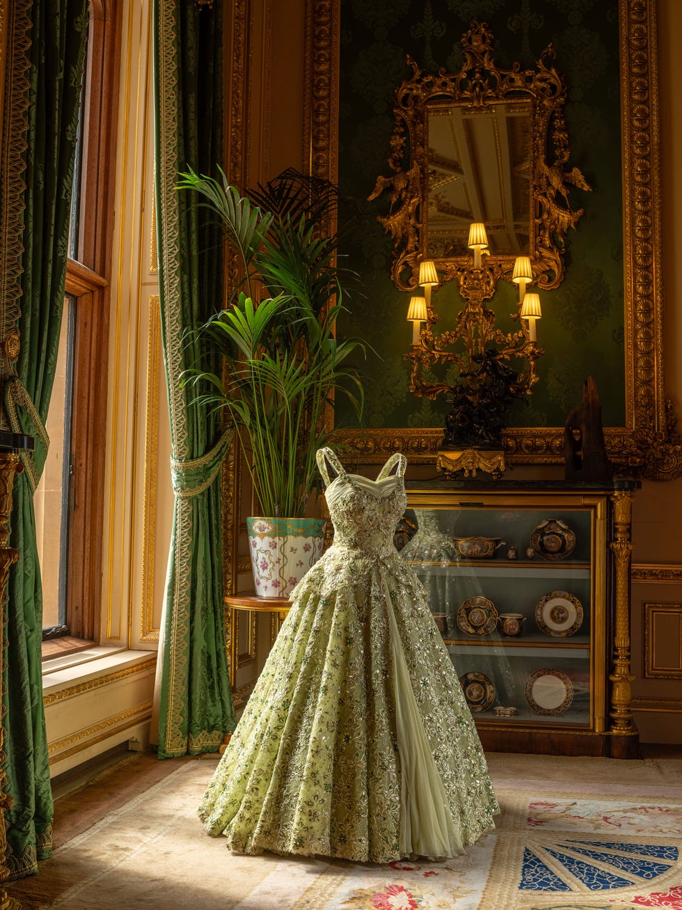 queen elizabeth's evening gown, which was designed by norman hartnell and worn for a state banquet given for president ﻿eisenhower at the british ﻿embassy in washington, d.c. in 1957