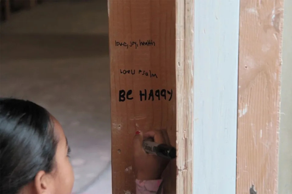 Hulu Chicago writing her message on the wall