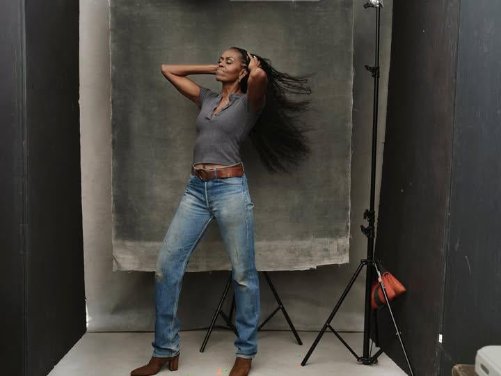 Annie Leibovitz photographs Michelle Obama for Liebovitz's new book Women