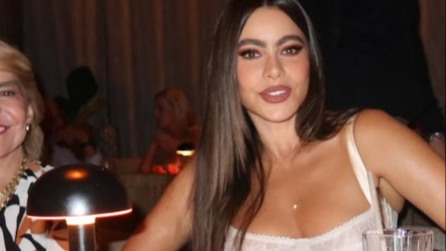Sofia Vergara Dances in Lace Top & Skirt Yahoo entertainment home