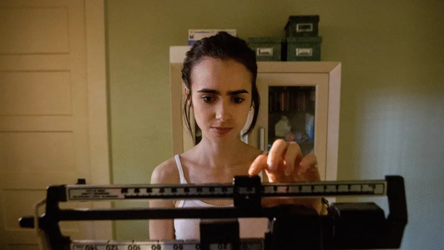Lily Collins in <em>To The Bone</em>