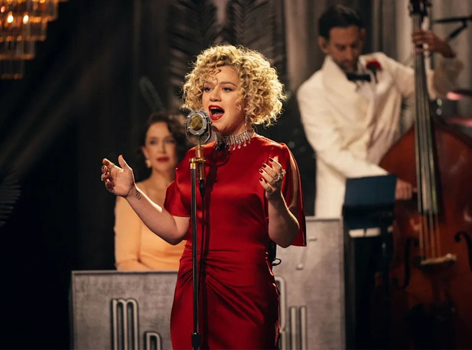 <p>Kelly Clarkson</p>