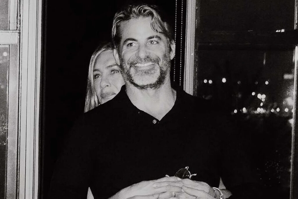 Jennifer Aniston Shares Cozy Photo with Boyfriend Jim Curtis to Celebrate His Birthday: 'My Love'