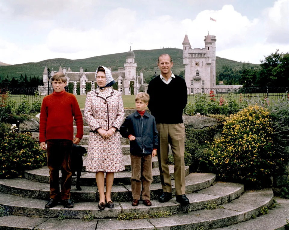 Royalty - Queen and Family at Balmoral Castle