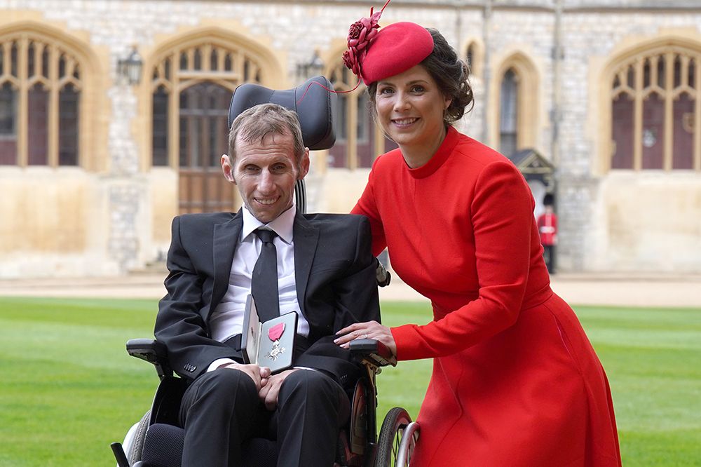 Rob Burrow with his wife Lindsey