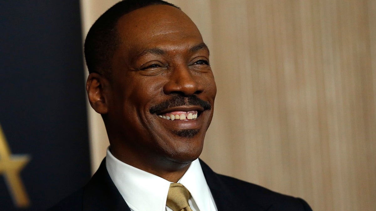 Actor Eddie Murphy arrives at the Hollywood Film Awards in Beverly Hills, California, U.S., November 6, 2016. REUTERS/Mario Anzuoni - HT1ECB703N852