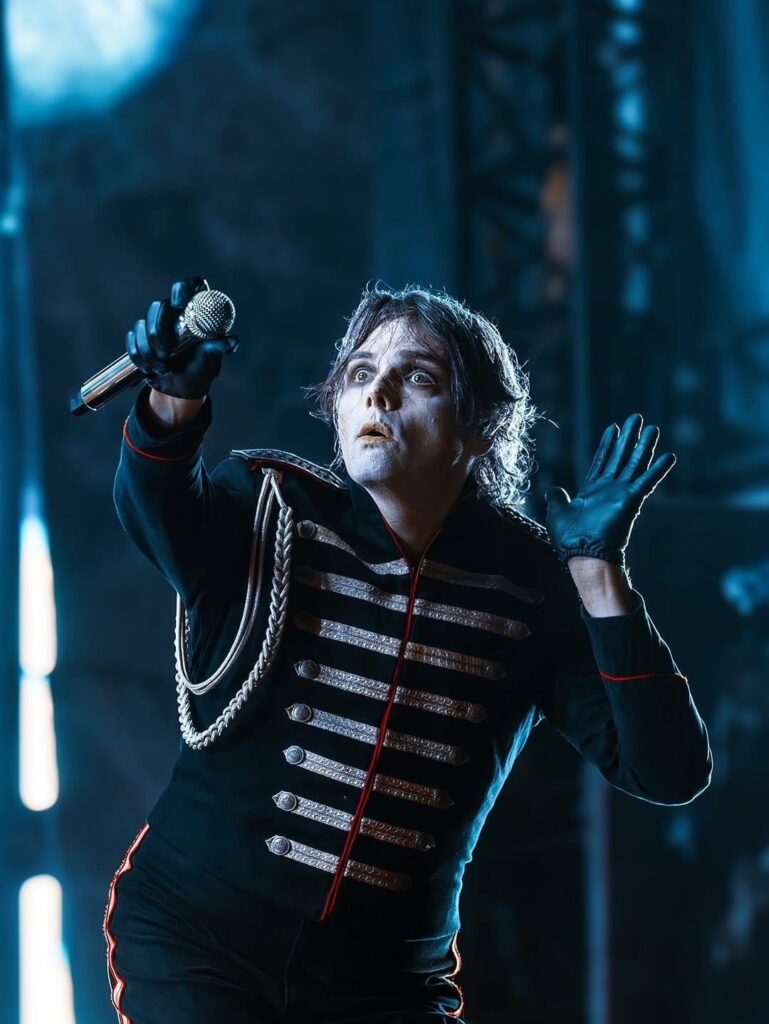 An appreciation post for Gerard Ways tour outfits