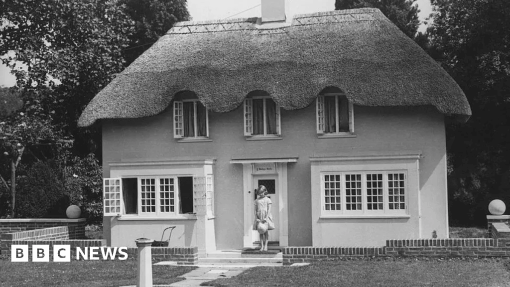 Princess Elizabeth stood outside Y Bwthyn Bach in Royal Lodge, Windsor