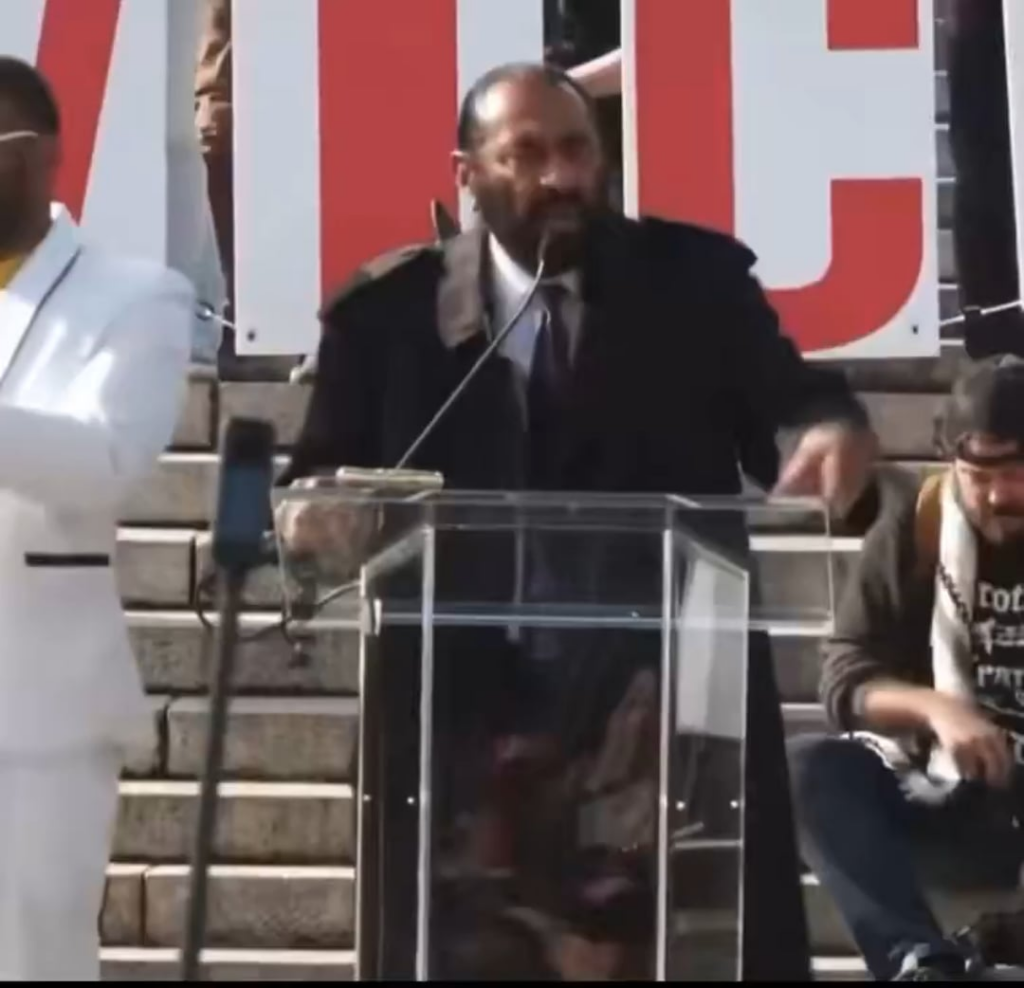 On the steps that Lincoln Memorial in Washington DC Congressman Al Green calls for Donald Trump’s impeachment