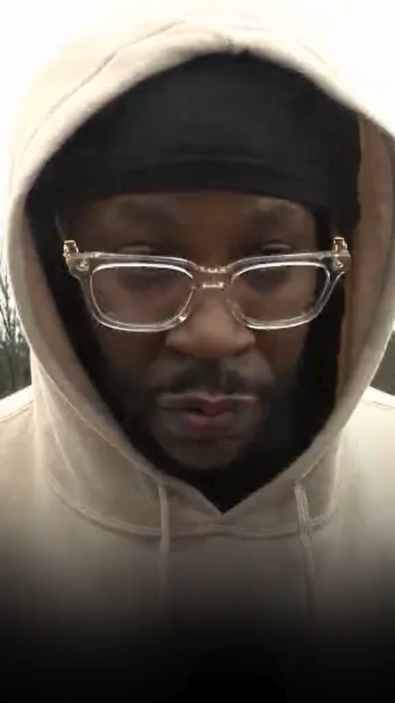 2chainz partnered up with Walmart to host a Thanksgiving give away in Atlanta: "When you're blessed you gotta give back, you have to, we have to make that a law."