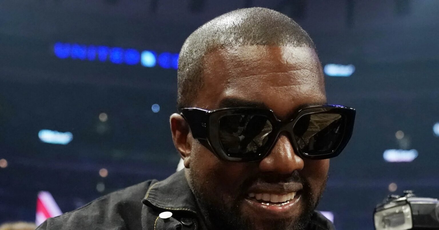 Mike Dean Seemingly Reacts To Kanye West & Travis Scott’s Japan Reunion Mike Dean Seemingly Reacts To Kanye West & Travis Scott's Japan Reunion