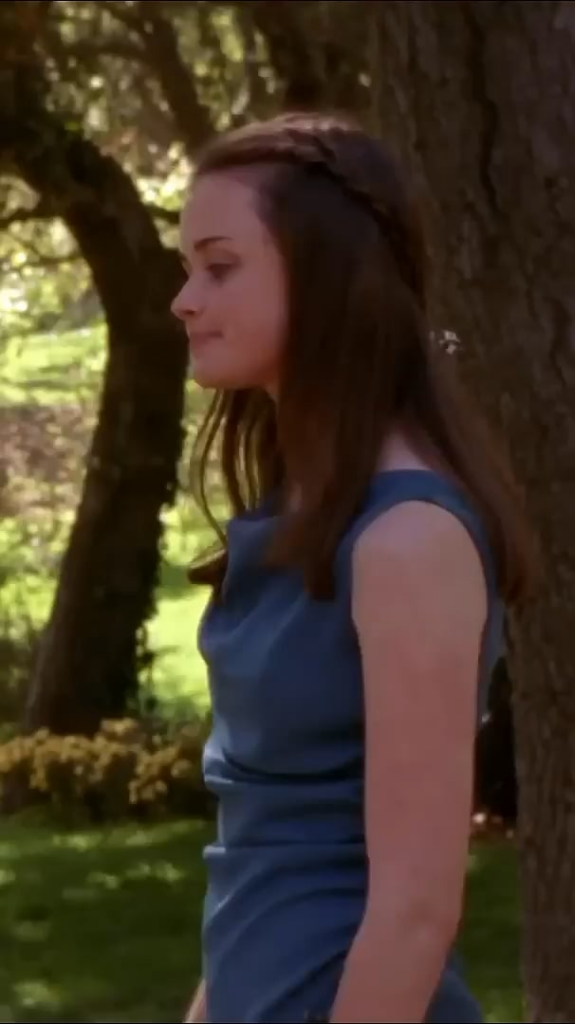 I CHALLENGE someone to find a better TV first kiss than this one