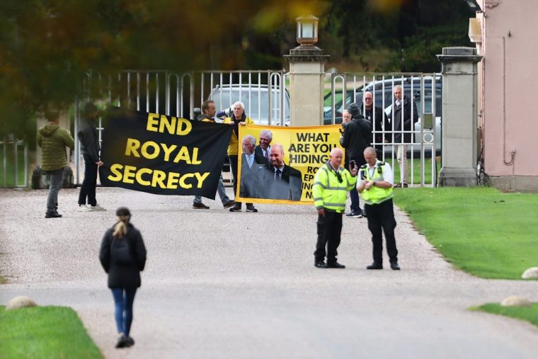 WINDSOR, ENGLAND - OCTOBER 21: Activists from the anti-monarchy group Republic, stage a protest at the gates to royal lodge where Prince Andrew lives on October 21, 2025 in Windsor, England. In a statement Prince Andrew confirmed that he will no longer use his royal titles or honours following continued accusations relating to his links to Jeffrey Epstein. (Photo by Peter Nicholls/Getty Images)