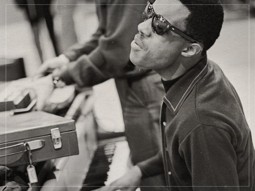 The singer Stevie Wonder said made melodies like “angels” The singer Stevie Wonder said made melodies like "angels"