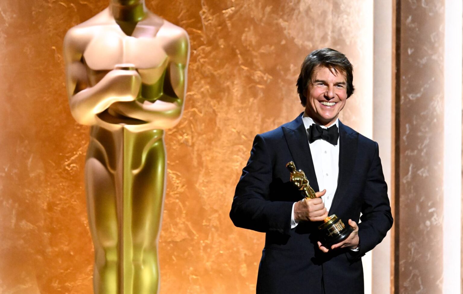 Tom Cruise has finally been awarded an Oscar Tom Cruise has finally been awarded an Oscar