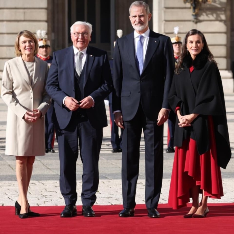 King Felipe VI and Queen Letizia welcome German President Frank Walter Steinmeier and his wife Elke Büdenbender to the Royal Palace in Madrid. They also host a luncheon at the Zarzuela Palace.