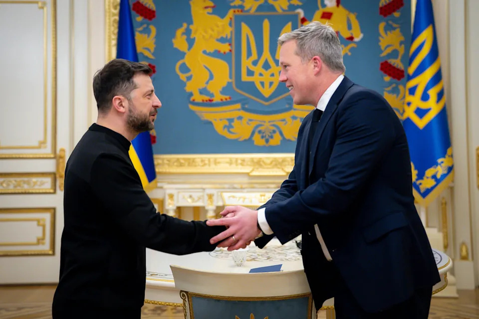 Army Secretary Daniel Driscoll meeting with Ukrainian President Volodymyr Zelensky in Kyiv on November 20. / x.com/ZelenskyyUa