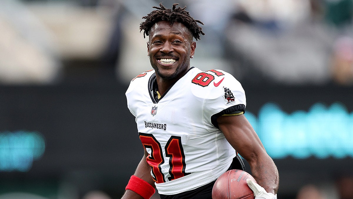 Antonio Brown holds ball