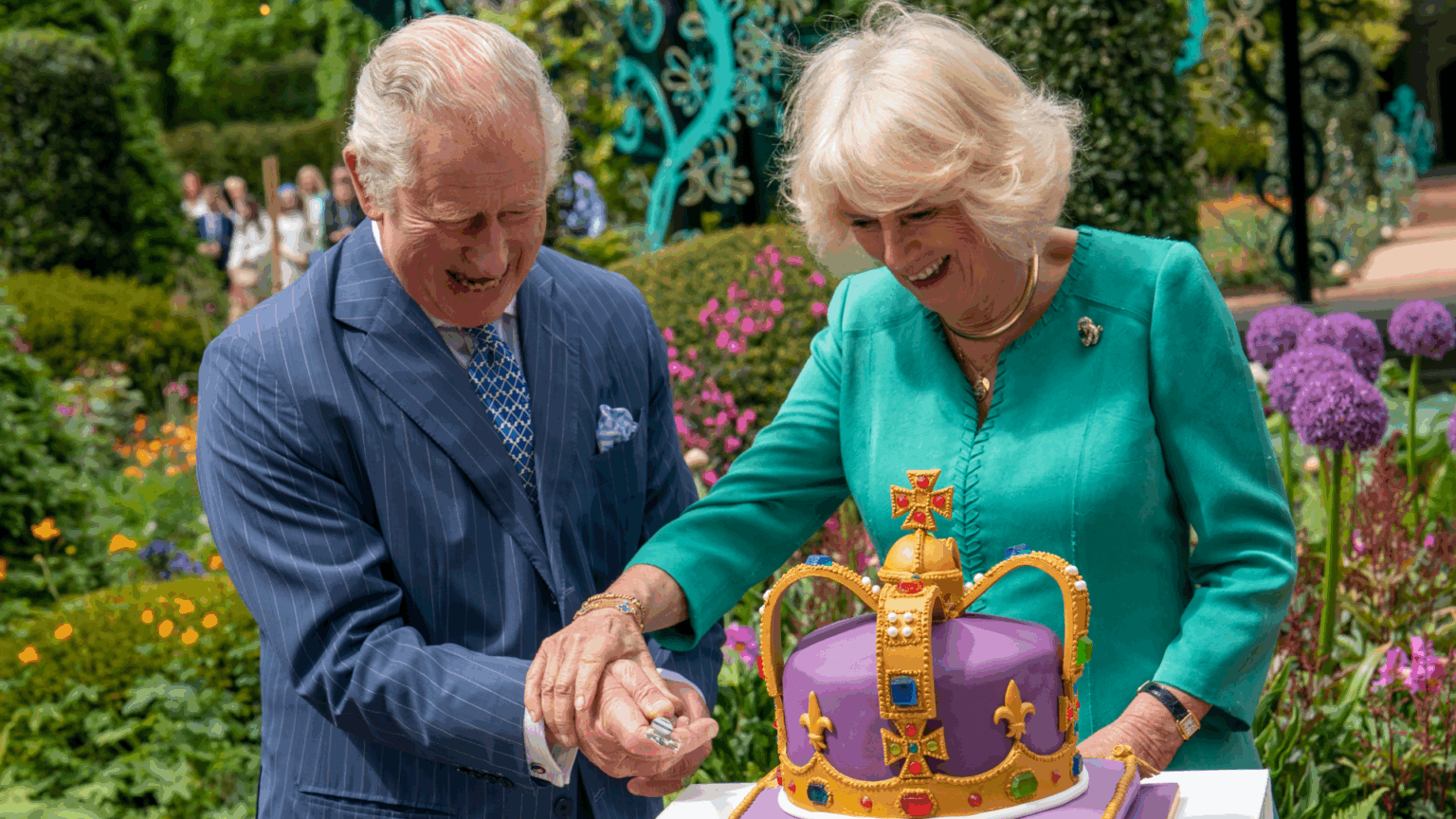 The King and Queen cutting a crown shaped cake