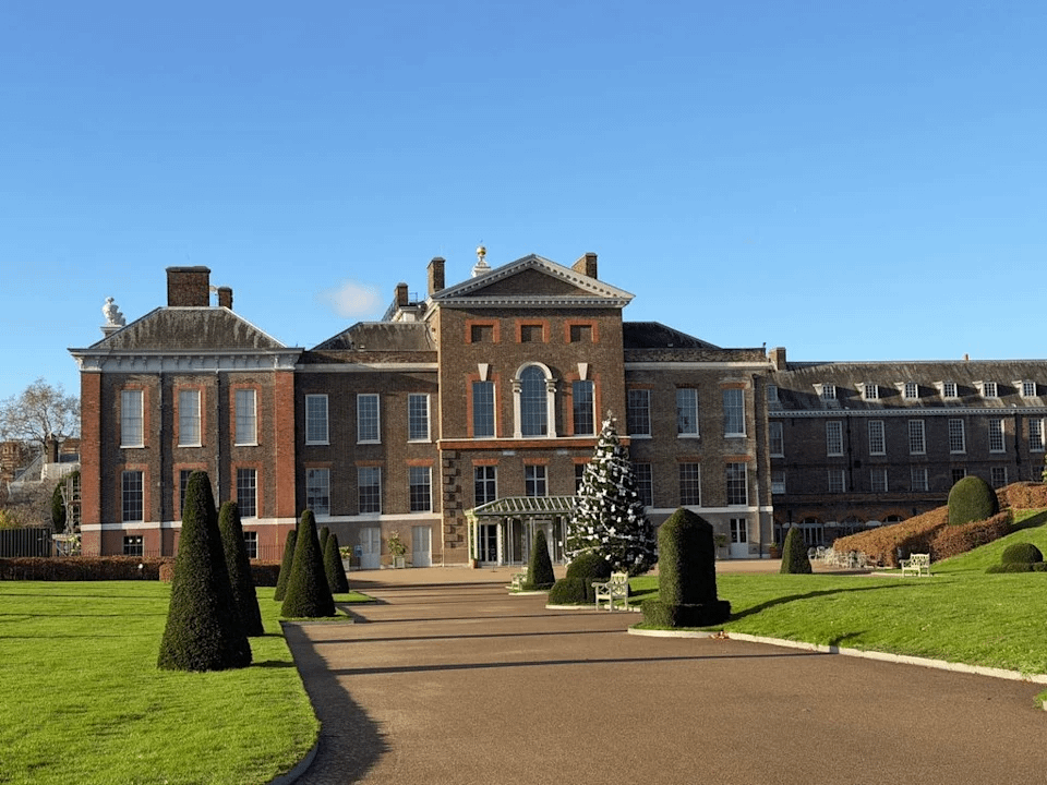 Christmas tree put up outside Kensington Palace