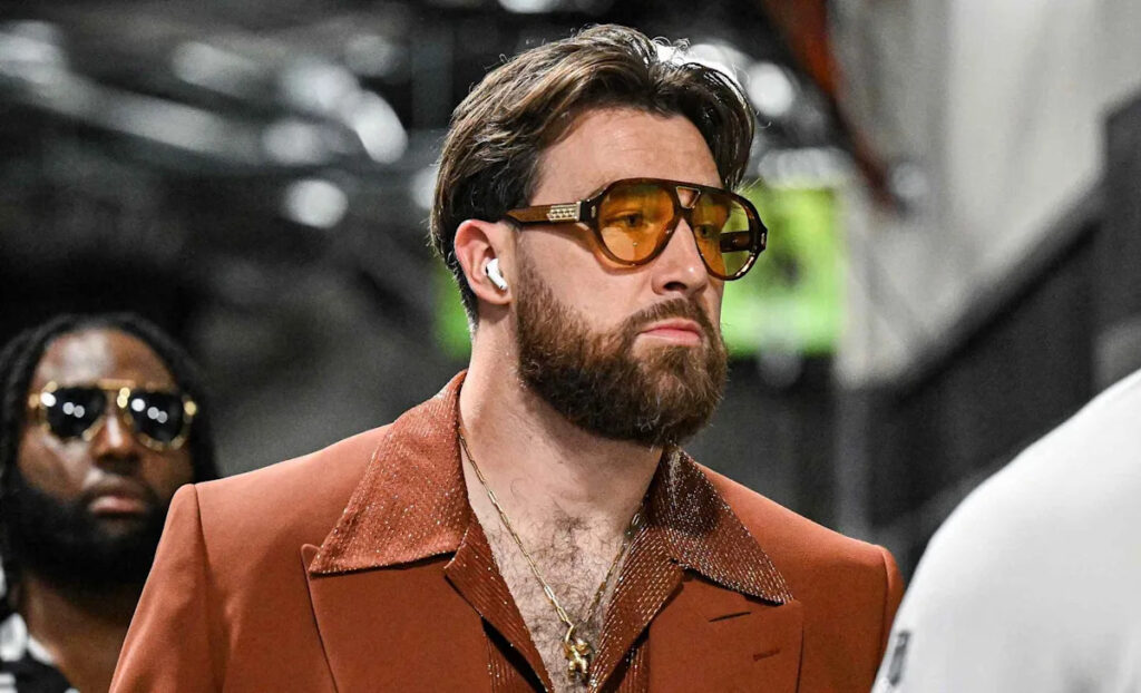 Travis Kelce Makes Football History in an Extravagant Outfit Worth $15,000—Including a Rare Accessory Travis Kelce Makes Football History in an Extravagant Outfit Worth $15,000—Including a Rare Accessory