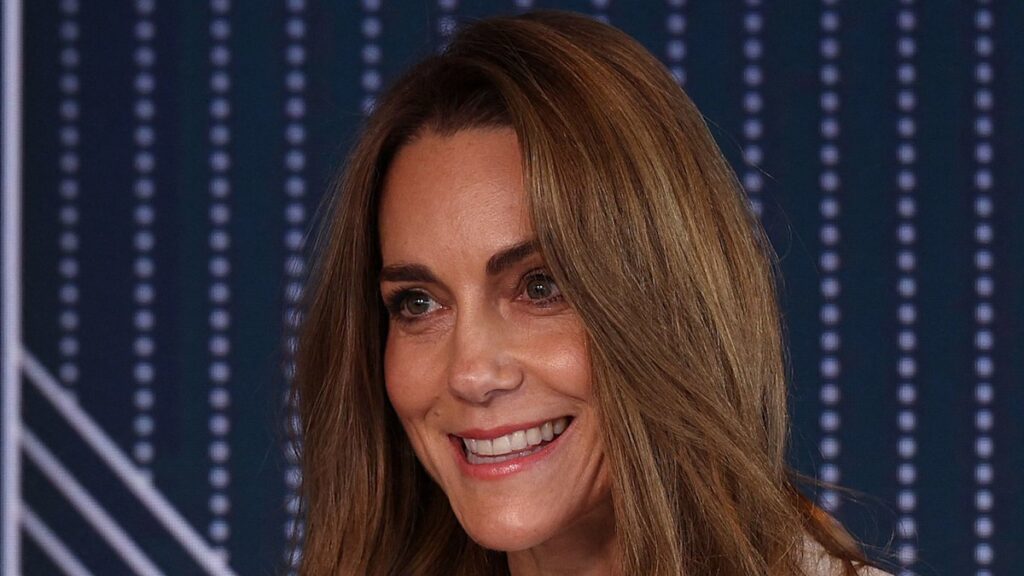 Kate Middleton shows royal way to wear a ruffle bust – even at work