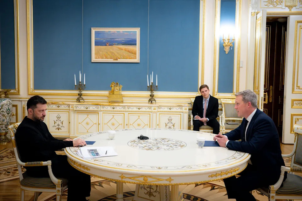 Army Secretary Dan Driscoll sitting down with Ukrainian President Voloymyr Zelensky. The secretary traveled to Kyiv to present the Trump administration peace plan. / x.com/ZelenskyyUa