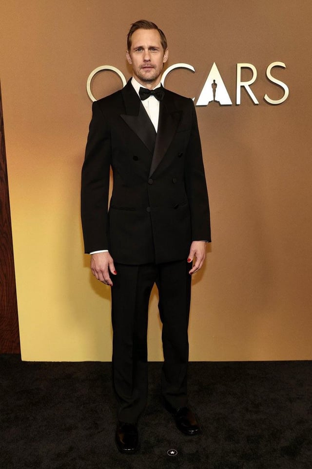 Alexander Skarsgård (with nails painted red) at the 16th Governors Award (November 16, 2025)