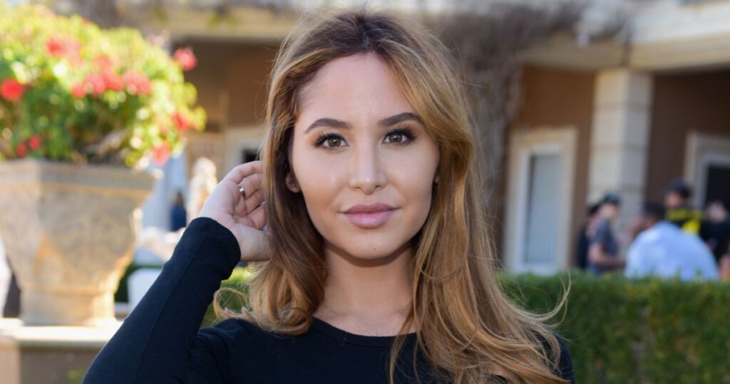 YouTuber Catherine Paiz Is Pregnant YouTuber Catherine Paiz Is Pregnant