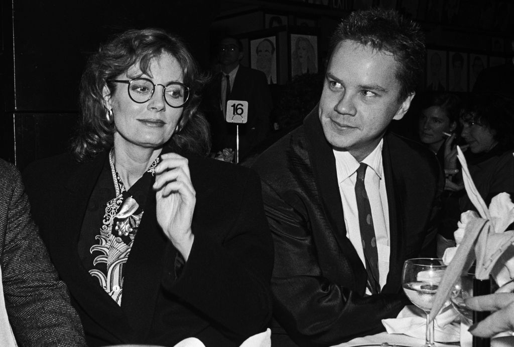NEW YORK - JANUARY 15:  American actress Susan Sarandon (L) and American actor Tim Robbins (R) at the New York Film Critics Awards at Sardi's on January 15, 1989 in New York City, New York. (Photo by Catherine McGann/Getty Images) 
