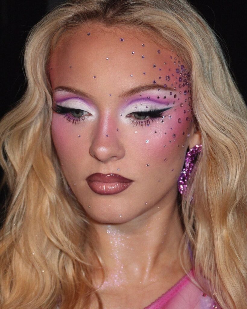 Zara Larsson's makeup on the "Midnight Sun Tour", by Sophia Sinot.