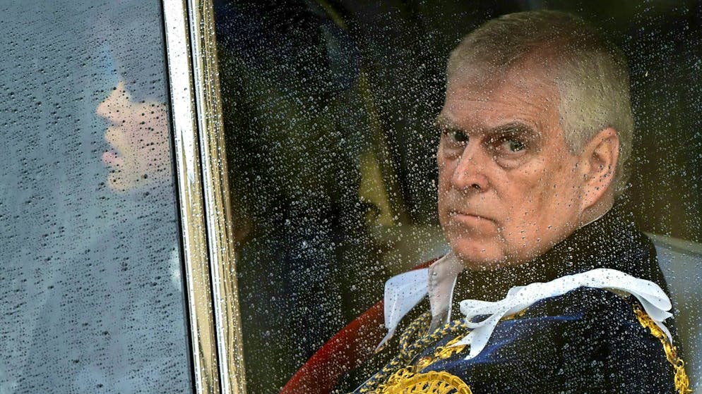 Allow me, this British ex-prince will in future only be known as Andrew Mountbatten Windsor. (archive picture)