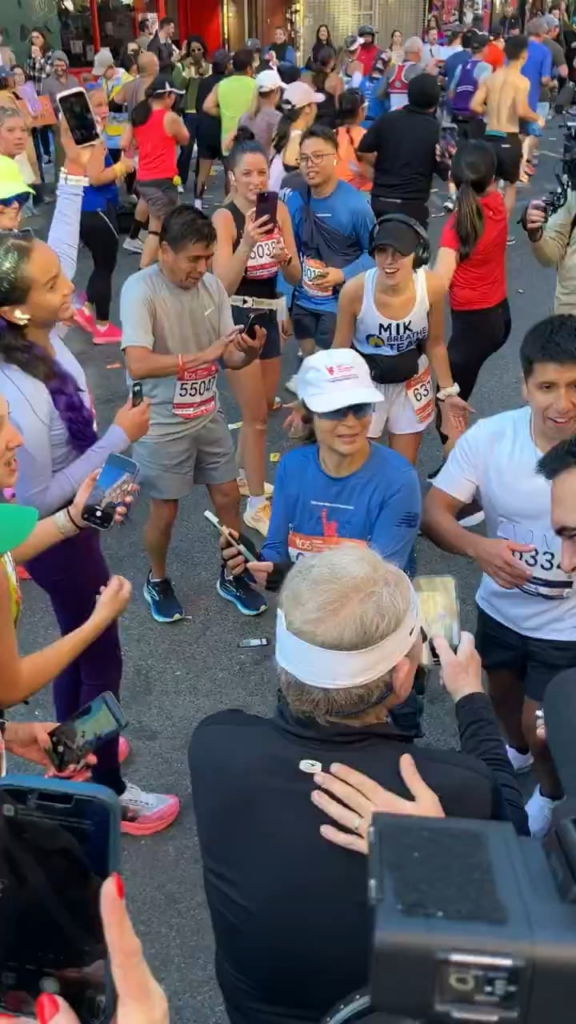 People are stopping during  their NYC marathon run to take a selfie with Zohran Mamdani