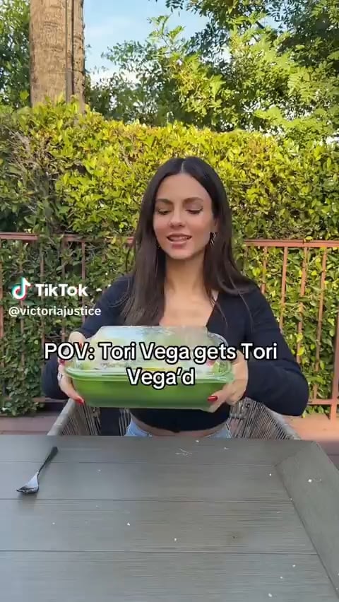 Victoria Justice does the viral Tori Vega trend.