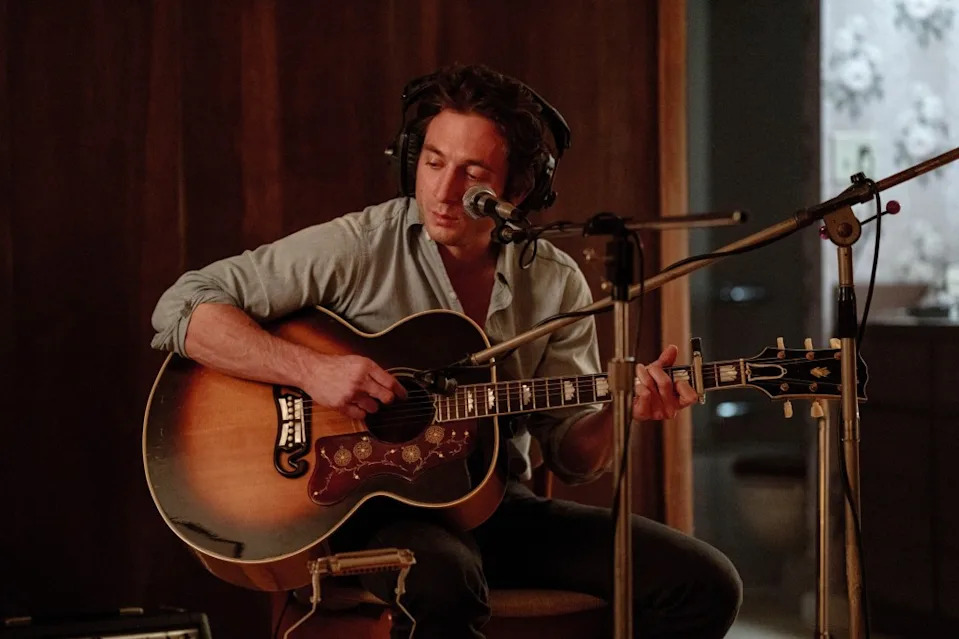 White opts against mimicking Springsteen’s mannerisms. ©20th Century Studios/Courtesy Everett Collection