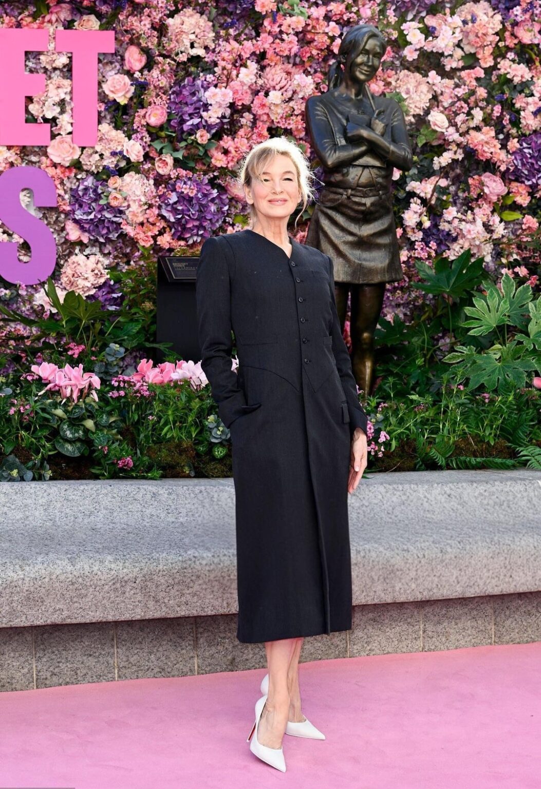 A Bridget Jones statue has been unveiled Renée Zellweger with in attendance in Leicester Square, London (November 17, 2025)