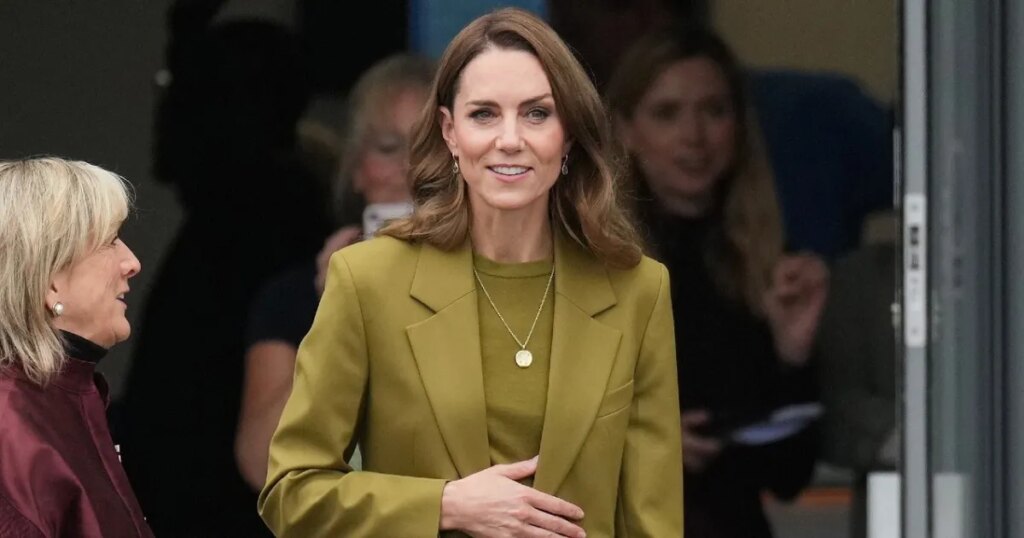 Kate Middleton Urges Prince Harry To 'Come Back' To Royal Fold | Gallery