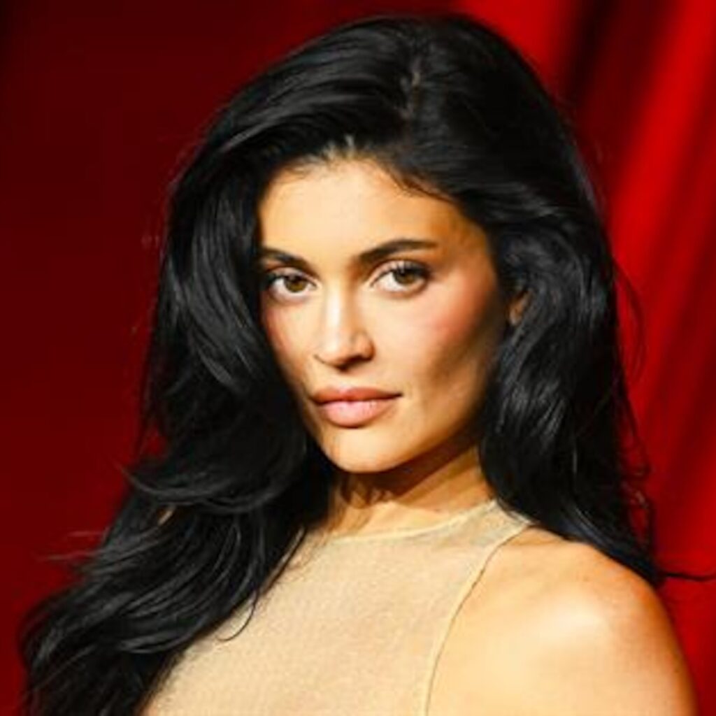 Kylie Jenner Debuts New Kitten Following Death of Dog Norman – E! News Kylie Jenner Debuts New Kitten Following Death of Dog Norman - E! News