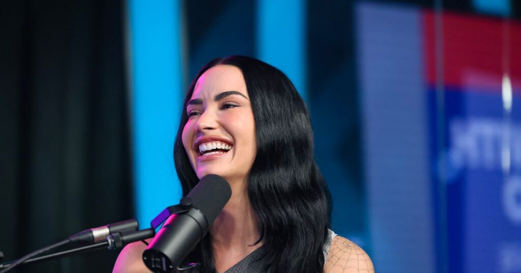 Demi Lovato Dressed As Viral Poot Meme For Halloween Demi Lovato Dressed As Viral Poot Meme For Halloween
