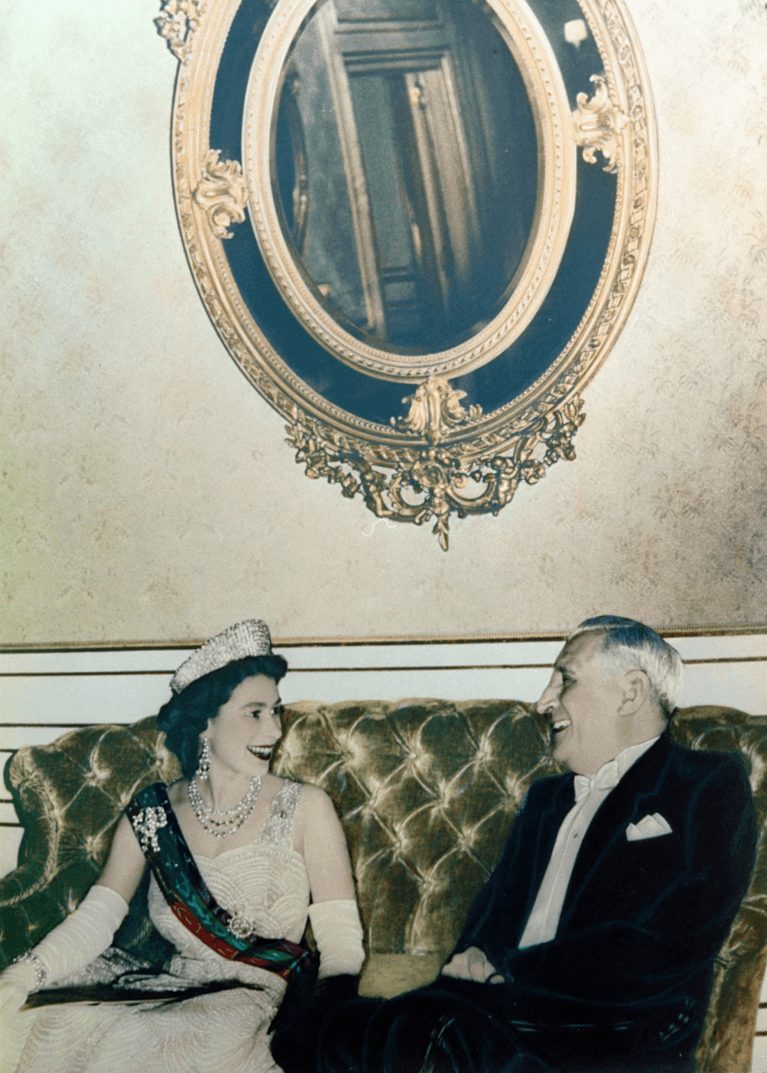 La Reina Isabel II se reúne con el dictador portugués Antônio de Oliveira Salazar, 1957.