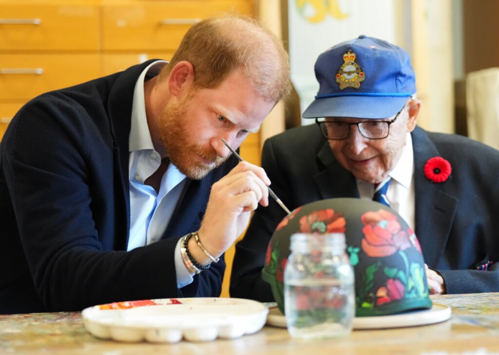 Prince Harry painting with veteran in Canada
