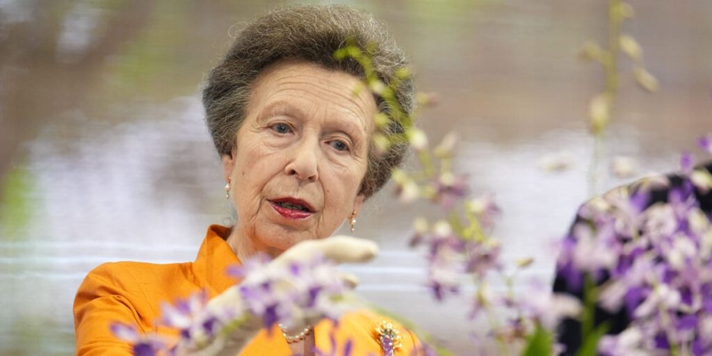 Princess Anne breaks the royal rules again in Singapore Princess Anne breaks the royal rules again in Singapore