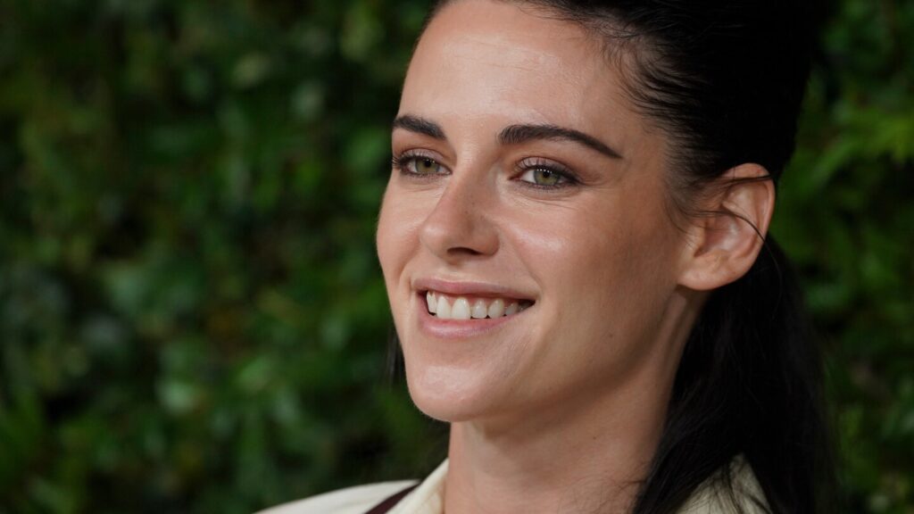 Kristen Stewart urges women in film to reject Hollywood tokenism Kristen Stewart urges women in film to reject Hollywood tokenism