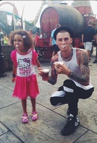 mgk recreating a photo with his daughter 11 years later