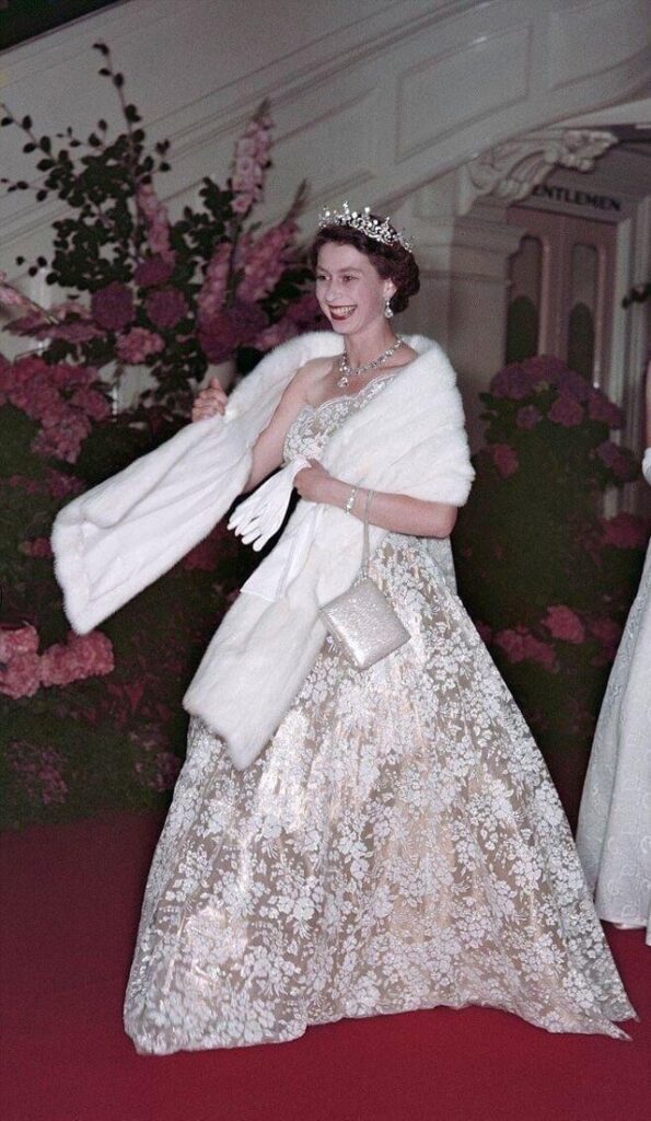 Regal Style Diaries 👑: Evening Gowns of Queen Elizabeth: From Formal Balls to State Dinners