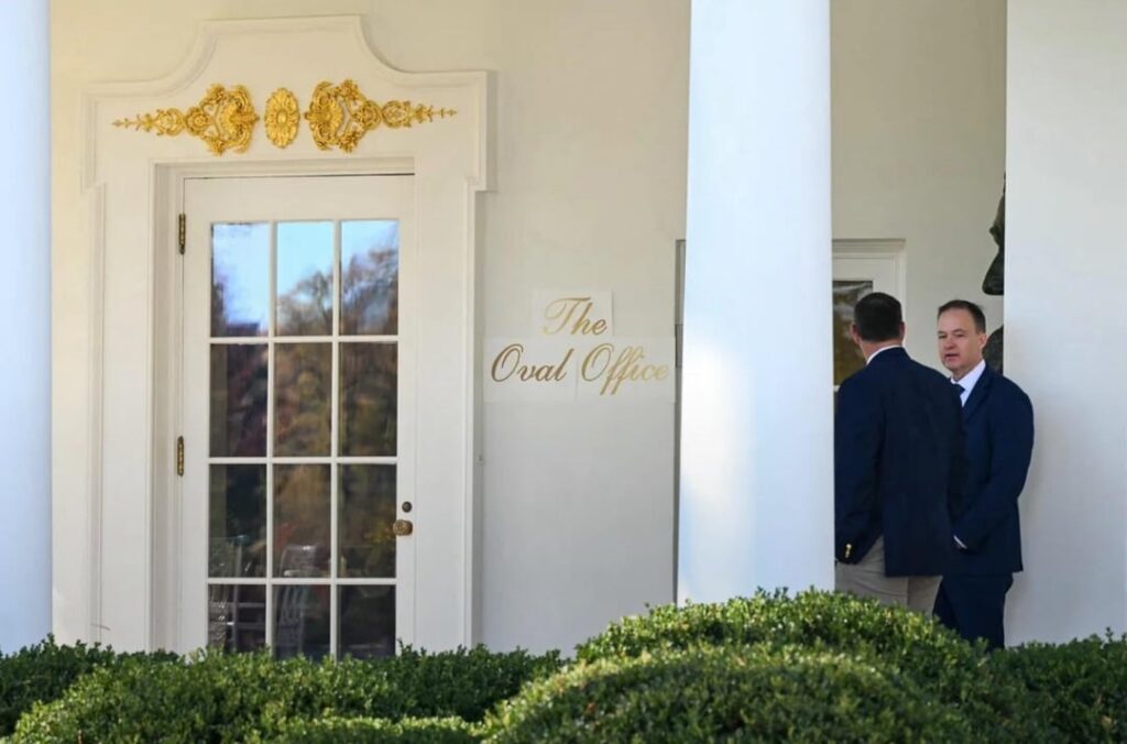 Trump adds a new sign labeling ‘The Oval Office’…right outside The Oval Office.