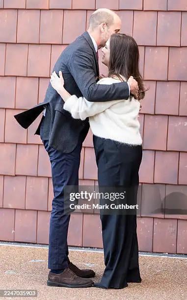 William awkwardly hugged a widow in a visit to Leeds.